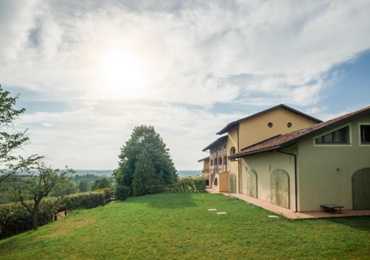Charming Loft Golf Club Barolo Apartment Novello Bagian luar foto