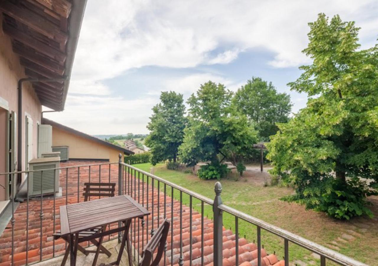 Charming Loft Golf Club Barolo Apartment Novello Bagian luar foto